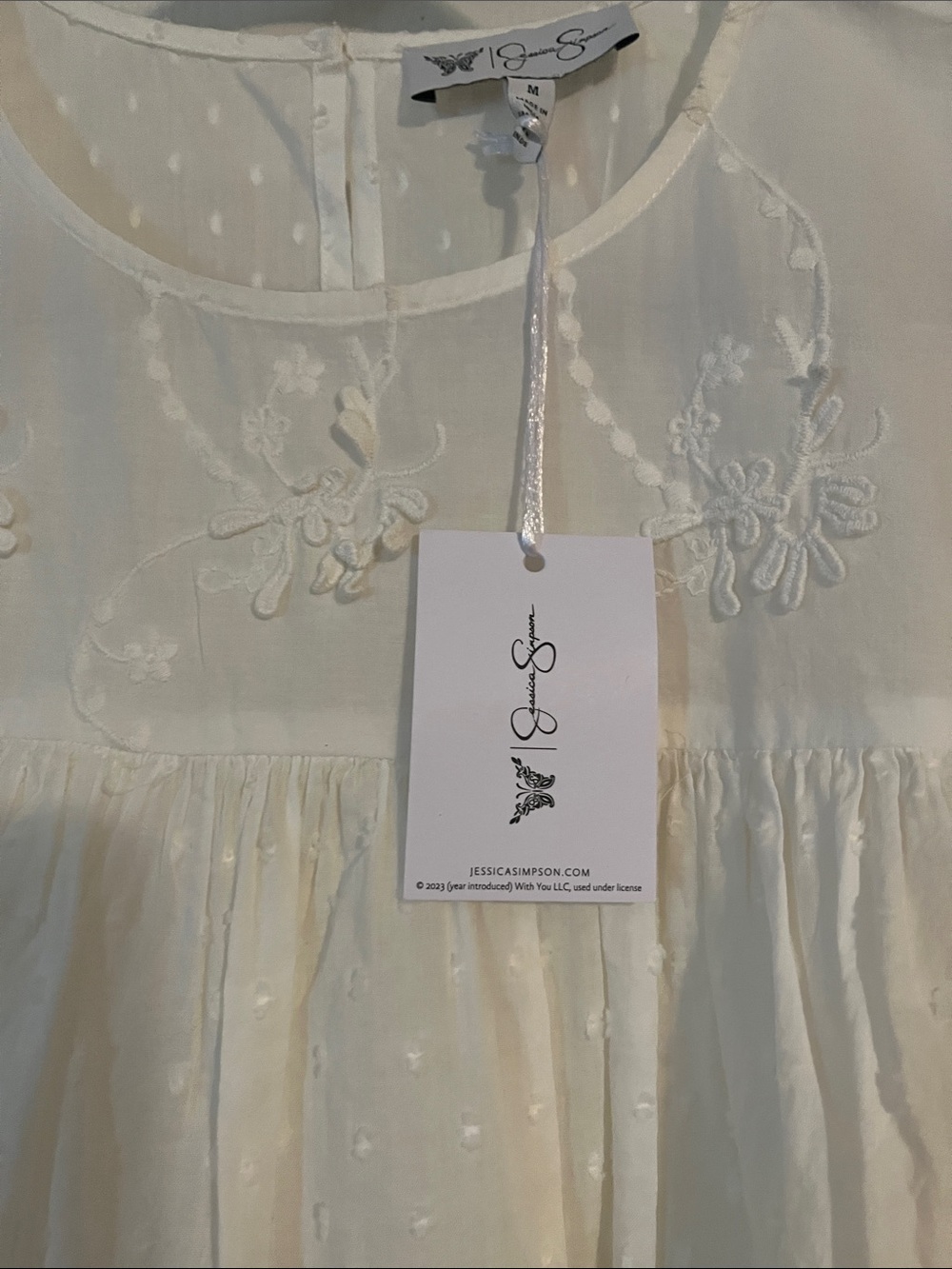 Jessica Simpson Cream Ruffle Sleeve Eyelet Blouse NWT Medium - Picture 7 of 11